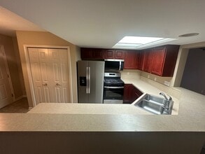 140 Sand Ct, Unit 2 in Fairlawn, OH - Building Photo - Building Photo