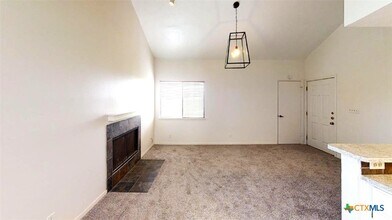 1013 Chestnut St in San Marcos, TX - Building Photo - Building Photo