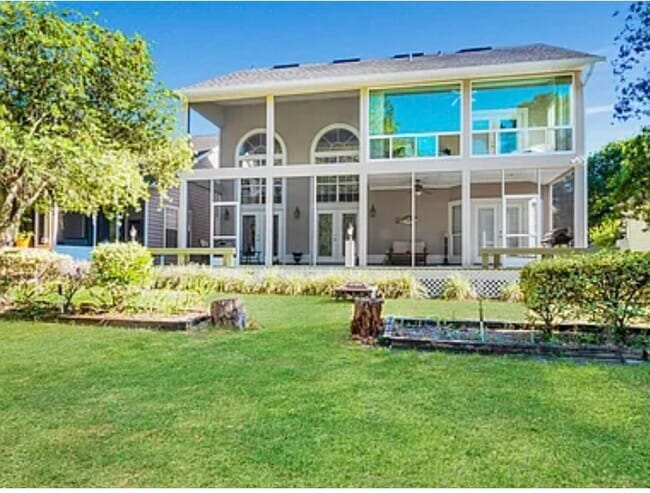 property at 10947 Palmetto Blvd