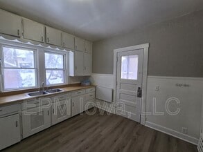 406 Locust St in Waterloo, IA - Building Photo - Building Photo