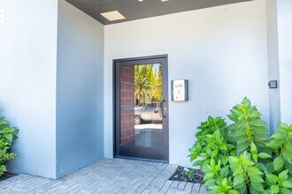 Sherman Villas in Lake Balboa, CA - Building Photo - Building Photo