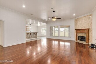 225 Woodhaven Rd in Youngsville, LA - Building Photo - Building Photo