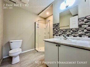 2 Park Ave E in Brantford, ON - Building Photo - Building Photo