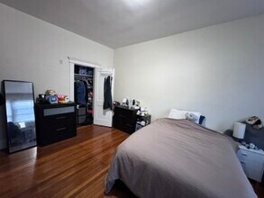 24 Euston St, Unit 1 in Brookline, MA - Building Photo - Building Photo