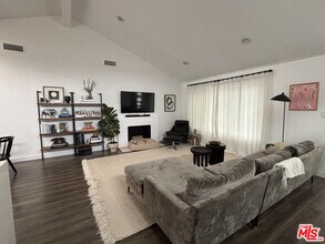 10737 Richland Ave in Los Angeles, CA - Building Photo - Building Photo