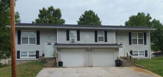 505 W Mauller Rd in Columbia, MO - Building Photo