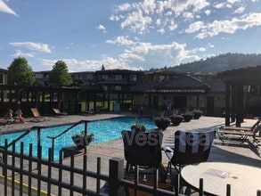 1588 Marina Way in Kelowna, BC - Building Photo - Building Photo