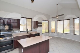 2361 E Robin Ln in Gilbert, AZ - Building Photo - Building Photo
