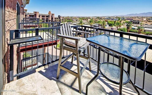 777 Harrah Way in Lake Havasu City, AZ - Foto de edificio - Building Photo