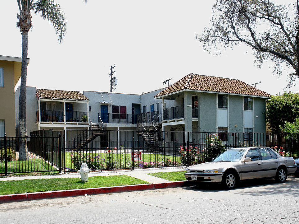 1137 S Poplar St in Santa Ana, CA - Building Photo