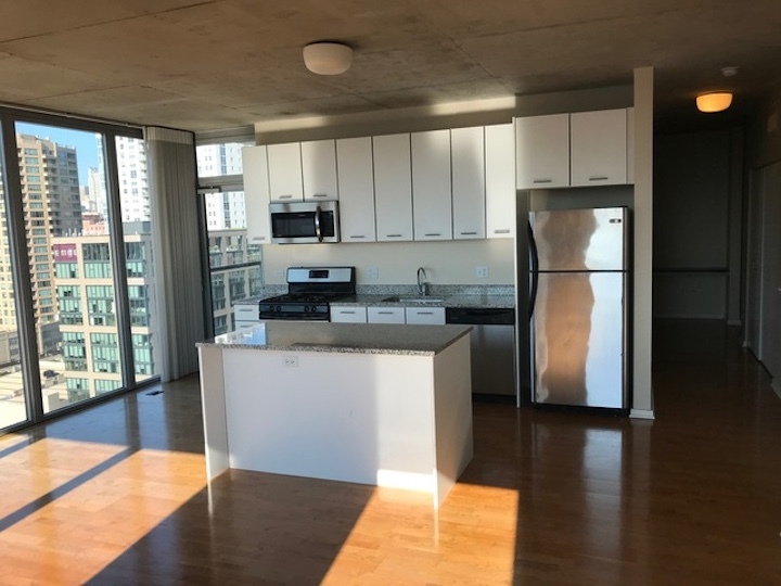 659 W Randolph St, Unit 1609 in Chicago, IL - Building Photo