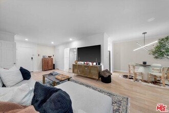 927 Kings Rd in West Hollywood, CA - Building Photo - Building Photo