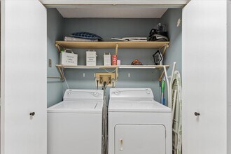 10451 Greenbrier Rd in Minnetonka, MN - Building Photo - Building Photo