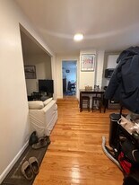 527 E 3rd St, Unit 2R in Boston, MA - Building Photo