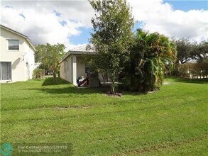 7953 NW 70th Ave in Parkland, FL - Building Photo - Building Photo