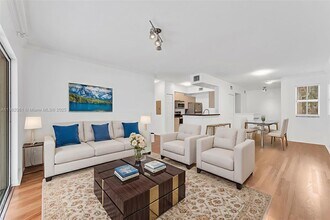 2464 Centergate Dr in Miramar, FL - Building Photo - Building Photo