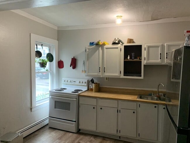 6 Waldo St, Unit Apt-3 in Augusta, ME - Building Photo - Building Photo