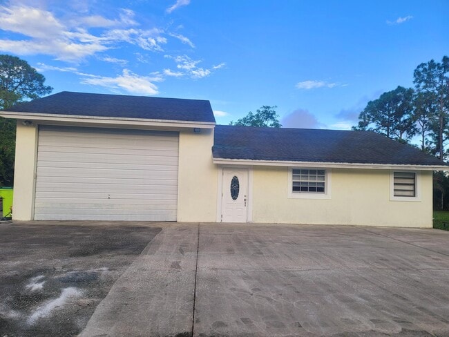 15664 N Rd in Loxahatchee Groves, FL - Building Photo - Building Photo