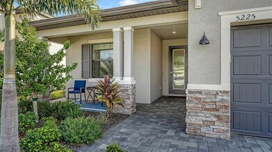 5225 Blue Crush St in Bradenton, FL - Building Photo - Building Photo
