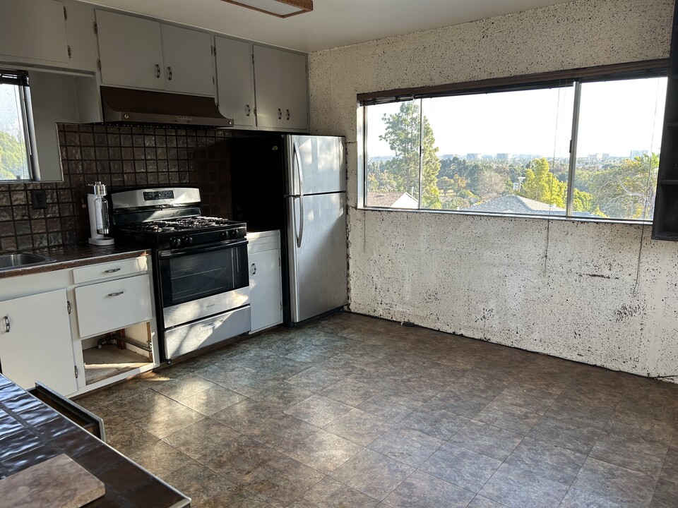 1621 Bryn Mawr Ave in Santa Monica, CA - Building Photo