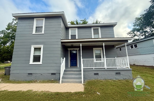 property at 1206 W Bramlett Rd