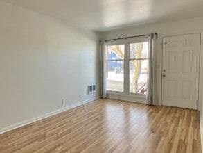 906 Union St in The Dalles, OR - Building Photo - Building Photo