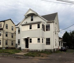 12-14 Richardson Cir in Framingham, MA - Building Photo