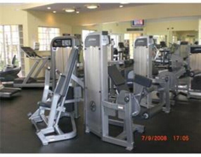 2890 N Oakland Forest Dr in Oakland Park, FL - Foto de edificio - Building Photo