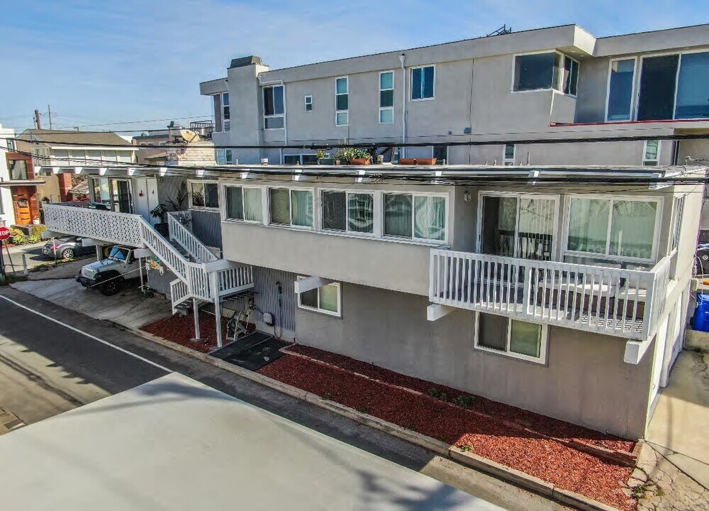 3316 Vista Dr in Manhattan Beach, CA - Foto de edificio