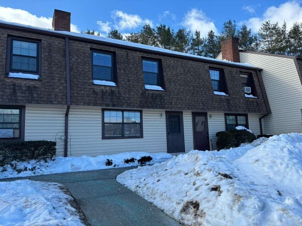 7 Homestead Ln in Brookfield, CT - Foto de edificio