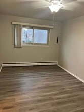 2655 E Maple Rd in Birmingham, MI - Foto de edificio - Building Photo