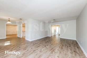 640 Valley Brook Ln, Unit 106 in Winston-Salem, NC - Foto de edificio - Building Photo