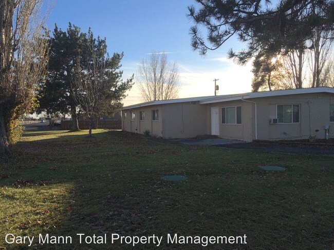 7733 McDougal Ave NE in Moses Lake, WA - Building Photo - Building Photo