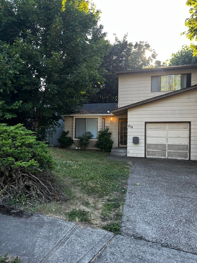 property at 217-217 SW Edgefield Pl