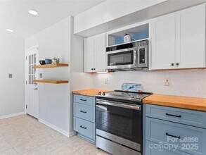 9423 Harlow Creek Rd in Huntersville, NC - Foto de edificio - Building Photo