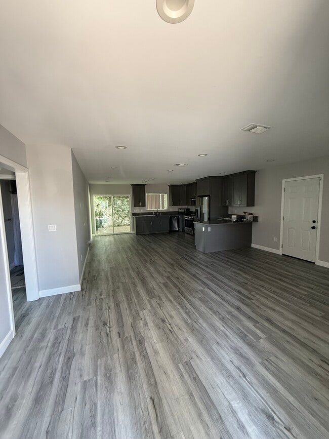 8225 Ben Ave in North Hollywood, CA - Building Photo - Building Photo