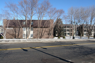 Wolfe Lake Apartments in St. Louis Park, MN - Building Photo - Building Photo