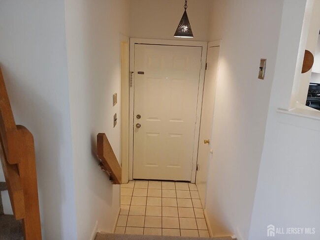 1081 Schmidt Ln in North Brunswick, NJ - Building Photo - Building Photo