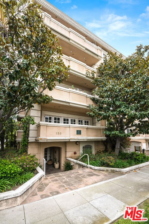 120 S Palm Dr in Beverly Hills, CA - Building Photo - Building Photo