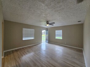 758 Ellis Rd S in Jacksonville, FL - Building Photo - Building Photo