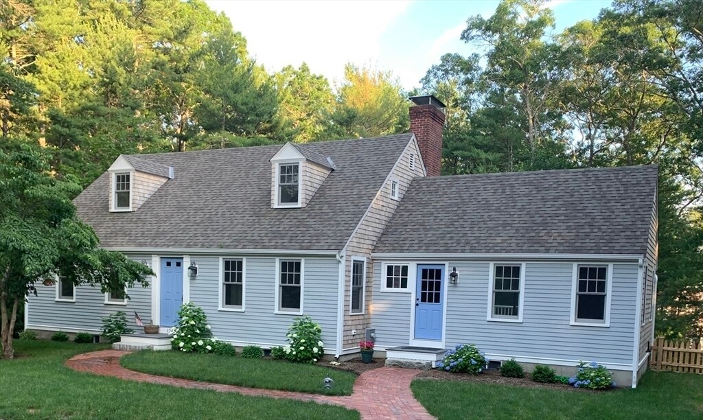 124 Ferry St in Marshfield, MA - Building Photo