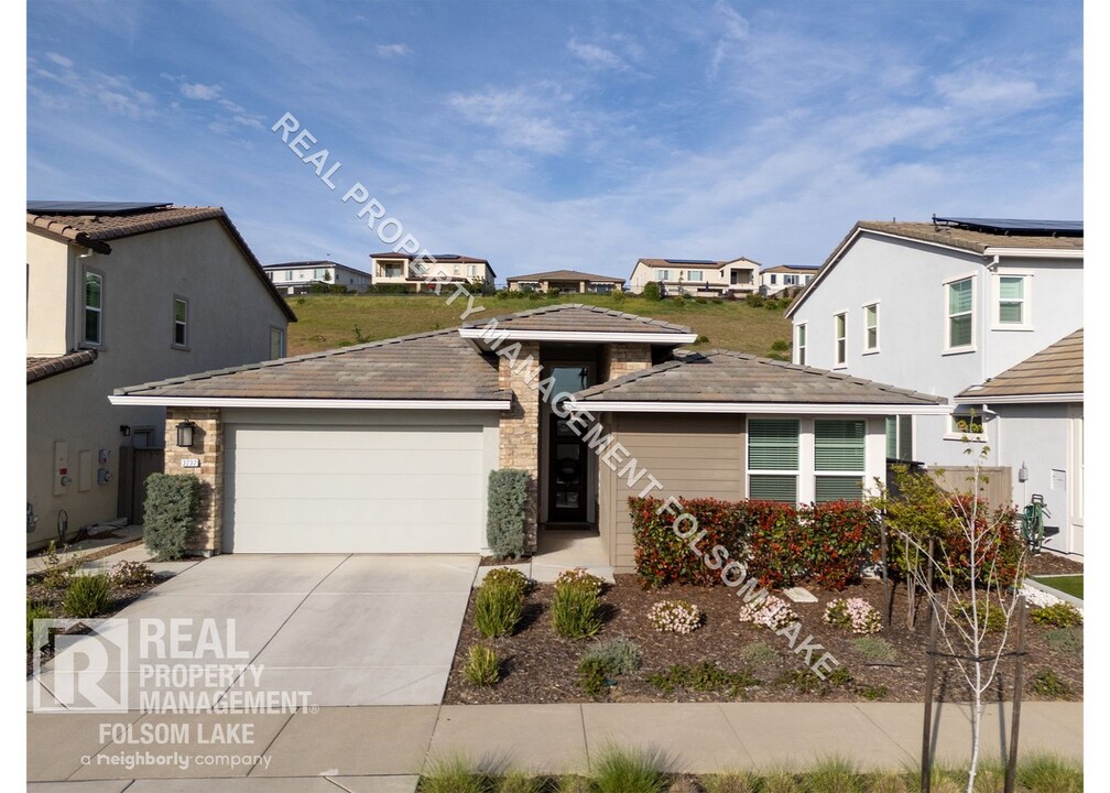 3232 Wildland Ct in Folsom, CA - Foto de edificio