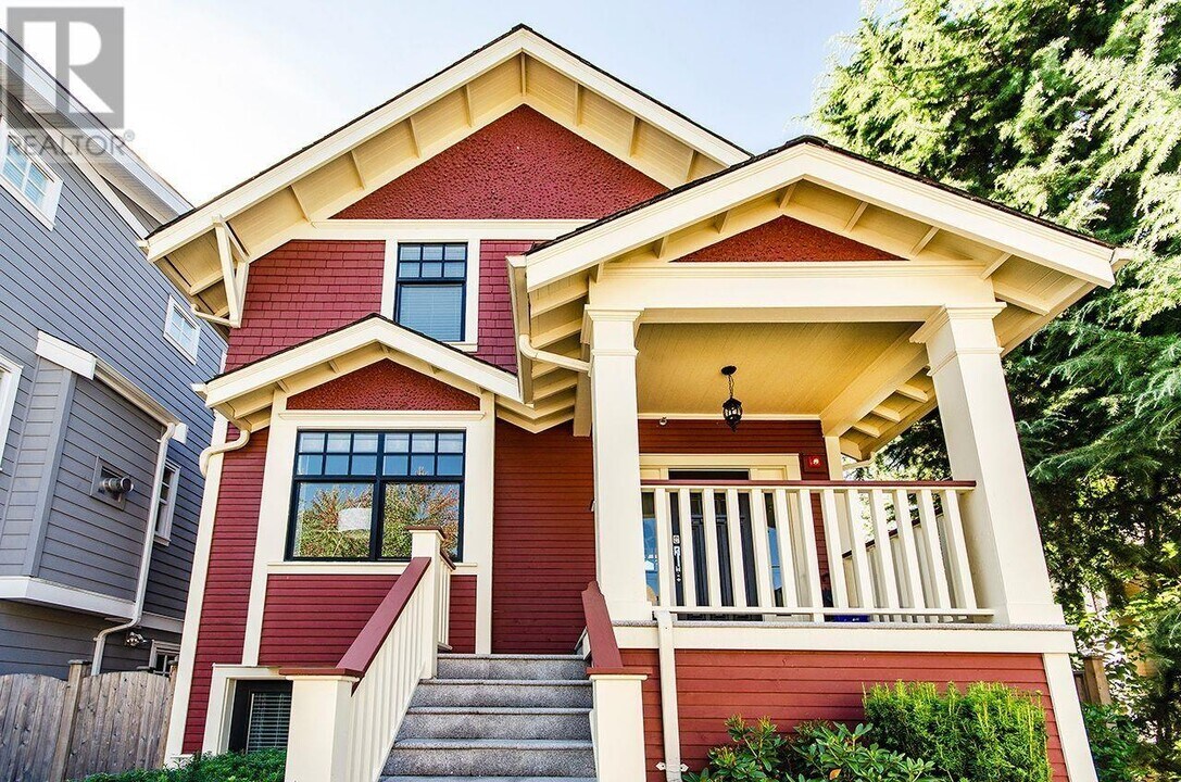 930 W 15th Ave in Vancouver, BC - Building Photo