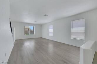 3244 Little Stream St in Las Vegas, NV - Building Photo - Building Photo