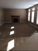 5573 Woodmansee Way in Hamilton, OH - Foto de edificio - Building Photo