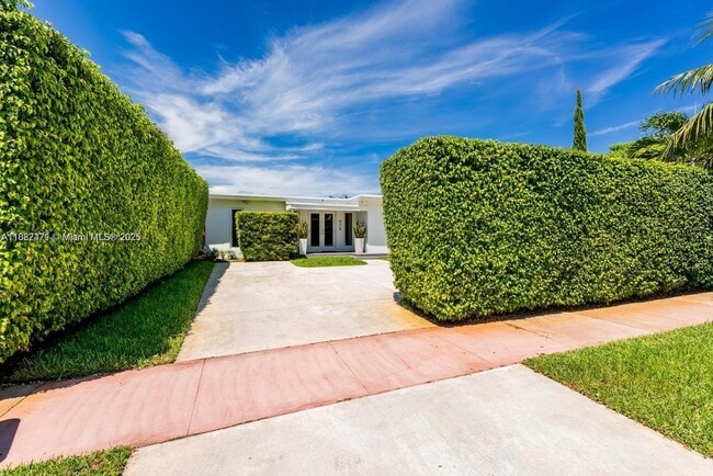 575 W 50th St in Miami Beach, FL - Building Photo - Building Photo