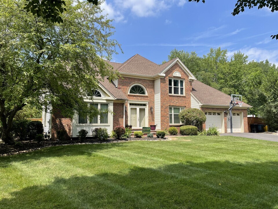 1 Lenape Ln in West Windsor Township, NJ - Building Photo