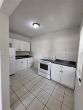 5731 NW 6th Ave in Miami, FL - Foto de edificio - Building Photo
