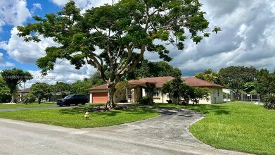 1771 NW 17th St in Homestead, FL - Foto de edificio - Building Photo