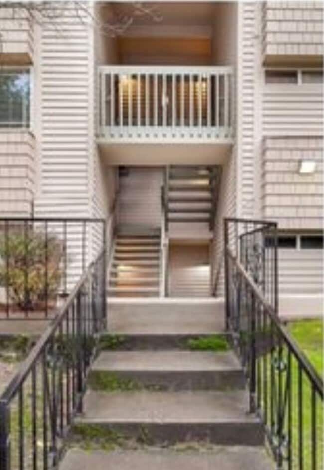 14006 SE 6th St in Bellevue, WA - Building Photo - Building Photo